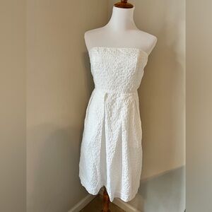 Elegant White Strapless Dress